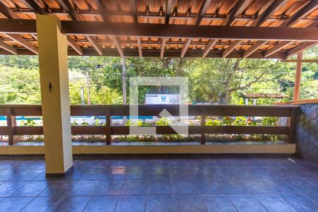 Casa à venda com 232m², 3 quartos e 2 vagas Casa à venda com 232m², 3 quartos e 2 vagasÁrea