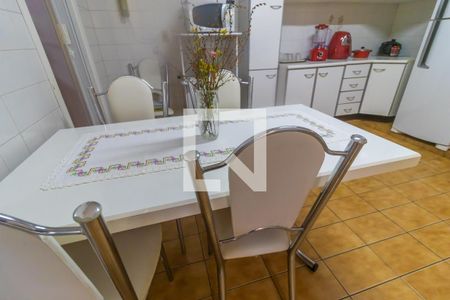 Casa à venda com 232m², 3 quartos e 2 vagas Casa à venda com 232m², 3 quartos e 2 vagasCozinha