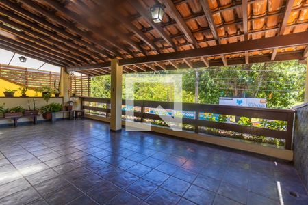 Casa à venda com 232m², 3 quartos e 2 vagas Casa à venda com 232m², 3 quartos e 2 vagasÁrea