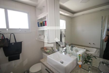 Casa de condomínio para alugar com 260m², 4 quartos e 3 vagas Casa de condomínio para alugar com 260m², 4 quartos e 3 vagasBanheiro da Suíte 2