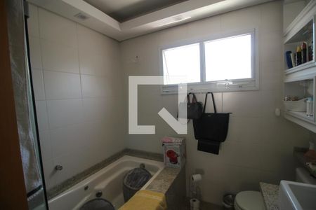 Casa de condomínio para alugar com 260m², 4 quartos e 3 vagas Casa de condomínio para alugar com 260m², 4 quartos e 3 vagasBanheiro da Suíte 2