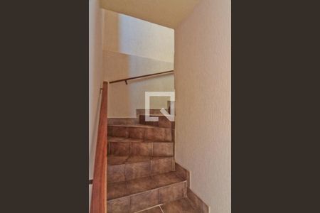 Escada de casa para alugar com 3 quartos, 120m² em Vila Palmeiras, São Paulo