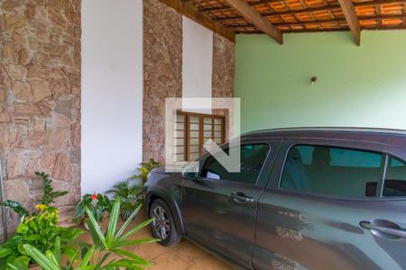 Casa à venda com 270m², 5 quartos e 4 vagas Casa à venda com 270m², 5 quartos e 4 vagasGaragem