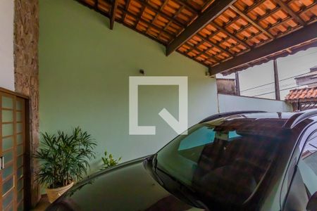 Casa à venda com 270m², 5 quartos e 4 vagas Casa à venda com 270m², 5 quartos e 4 vagasGaragem