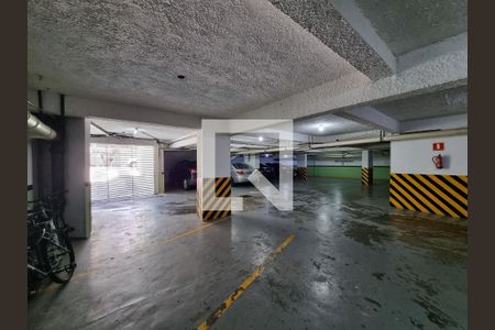 Apartamento à venda com 210m², 3 quartos e 2 vagas Apartamento à venda com 210m², 3 quartos e 2 vagasÁrea comum - Garagem