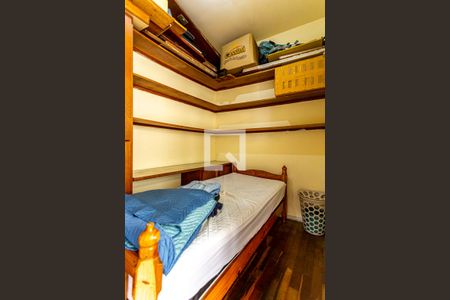 Apartamento à venda com 210m², 3 quartos e 2 vagas Apartamento à venda com 210m², 3 quartos e 2 vagasQuarto de Serviço