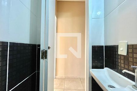 Lavabo de casa à venda com 4 quartos, 180m² em Conjunto Residencial Jardim Canaã, São Paulo