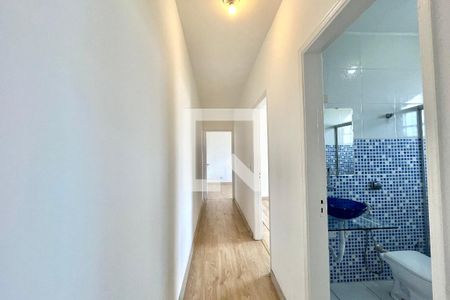 Corredor de casa à venda com 4 quartos, 180m² em Conjunto Residencial Jardim Canaã, São Paulo