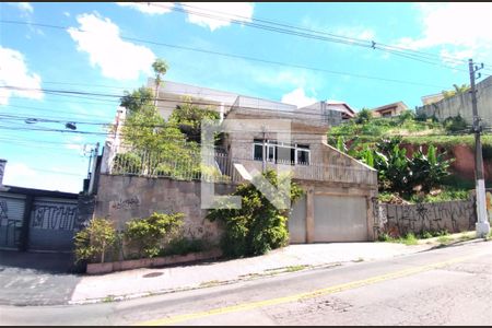 Casa para alugar com 400m², 4 quartos e 5 vagas Casa para alugar com 400m², 4 quartos e 5 vagasFachada