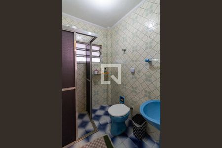 Banheiro de apartamento para alugar com 1 quarto, 50m² em Guilhermina, Praia Grande