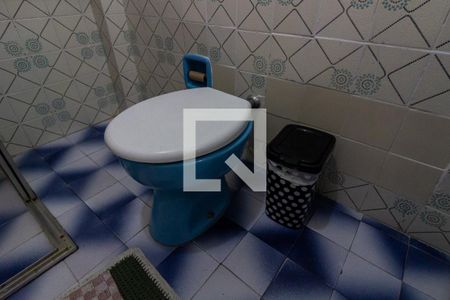 Detalhe do banheiro de apartamento para alugar com 1 quarto, 50m² em Guilhermina, Praia Grande