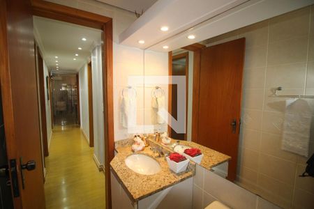 Apartamento à venda com 240m², 4 quartos e 3 vagas Apartamento à venda com 240m², 4 quartos e 3 vagasBanheiro