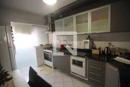 Apartamento à venda com 240m², 4 quartos e 3 vagas Apartamento à venda com 240m², 4 quartos e 3 vagasCozinha