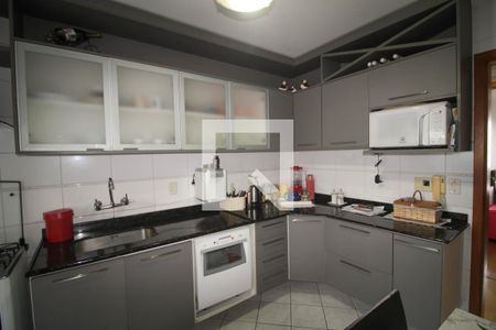 Apartamento à venda com 240m², 4 quartos e 3 vagas Apartamento à venda com 240m², 4 quartos e 3 vagasCozinha