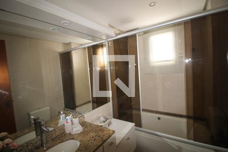 Apartamento à venda com 240m², 4 quartos e 3 vagas Apartamento à venda com 240m², 4 quartos e 3 vagasBanheiro da Suíte