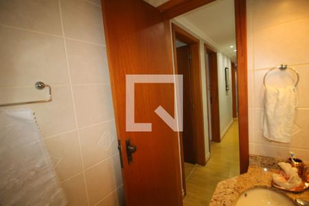 Apartamento à venda com 240m², 4 quartos e 3 vagas Apartamento à venda com 240m², 4 quartos e 3 vagasBanheiro