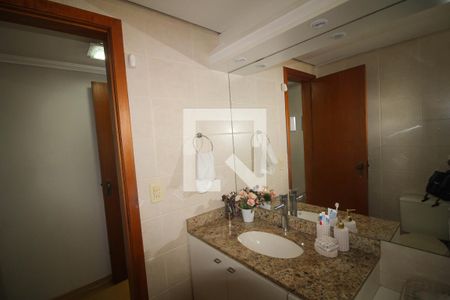 Apartamento à venda com 240m², 4 quartos e 3 vagas Apartamento à venda com 240m², 4 quartos e 3 vagasBanheiro da Suíte