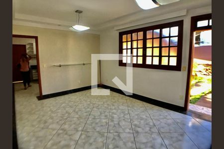 Casa à venda com 3 quartos, 156m² em Estoril, Belo Horizonte