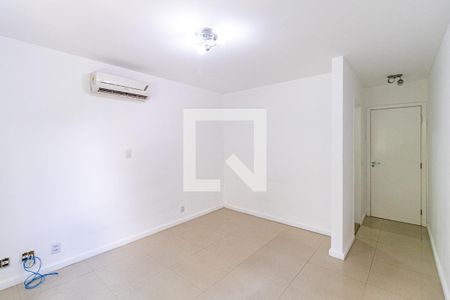 Suite de casa de condomínio à venda com 3 quartos, 154m² em Vila Antônio, São Paulo