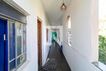 Corredor de casa à venda com 3 quartos, 166m² em Novo Glória, Belo Horizonte