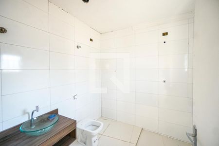 Banheiro social de casa à venda com 2 quartos, 75m² em Vila Carrão, São Paulo