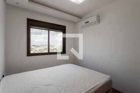 Suíte de apartamento para alugar com 3 quartos, 72m² em Passo da Areia, Porto Alegre