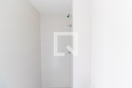 Banheiro de kitnet/studio para alugar com 1 quarto, 29m² em Vila Ré, São Paulo