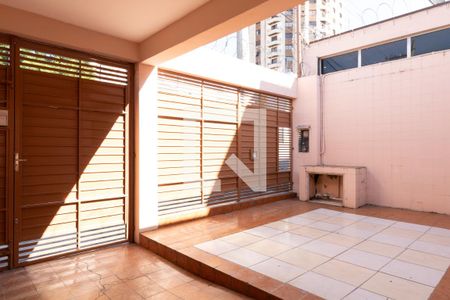 Garagem de casa à venda com 3 quartos, 175m² em Jardim Teresa, São Paulo