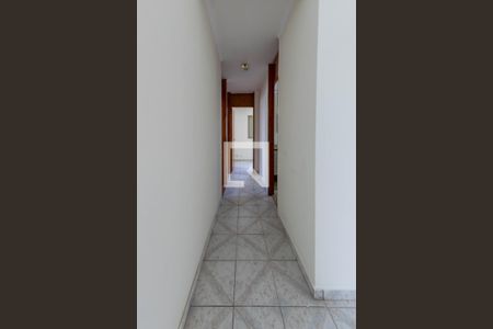 Corredor de apartamento para alugar com 3 quartos, 67m² em Vila Graciosa, São Paulo