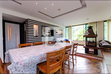Sala de casa de condomínio para alugar com 5 quartos, 470m² em Itaipu, Niterói