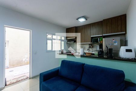 Sala de casa para alugar com 2 quartos, 65m² em Jardim Maria Estela, São Paulo