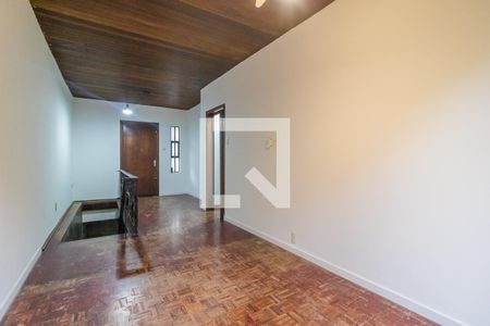 Sala de casa à venda com 2 quartos, 300m² em Teresópolis, Porto Alegre