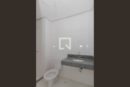 Banheiro de apartamento à venda com 1 quarto, 41m² em Jardim Itu Sabará, Porto Alegre