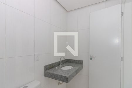 Banheiro de apartamento à venda com 1 quarto, 41m² em Jardim Itu Sabará, Porto Alegre