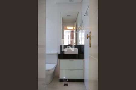 Banheiro da suíte de apartamento para alugar com 2 quartos, 68m² em Aparecida, Santos