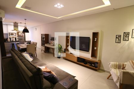 Sala de casa à venda com 3 quartos, 165m² em Vila Nhocune, São Paulo