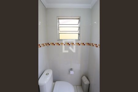 Lavabo de casa para alugar com 3 quartos, 130m² em Vila Nhocune, São Paulo