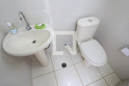 Lavabo de casa para alugar com 3 quartos, 130m² em Vila Nhocune, São Paulo