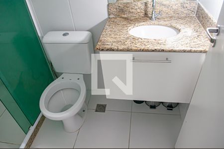 banheiro de apartamento para alugar com 1 quarto, 40m² em Taquara, Rio de Janeiro