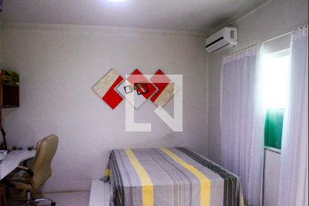 Quarto 1 banheiro e closet de casa de condomínio para alugar com 4 quartos, 286m² em Jardim Placaford, Salvador
