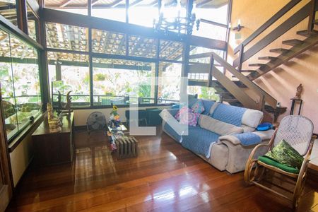 Sala de casa à venda com 4 quartos, 250m² em Itaipu, Niterói