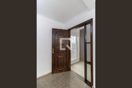 Entrada de casa para alugar com 4 quartos, 250m² em Jardim Santa Cruz (sacoma), São Paulo