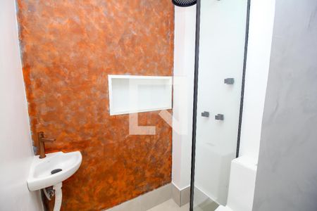 Banheiro de kitnet/studio para alugar com 1 quarto, 15m² em Centro, Rio de Janeiro