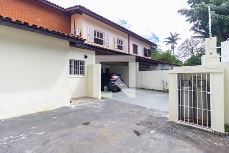 Casa à venda com 300m², 4 quartos e 6 vagas Casa à venda com 300m², 4 quartos e 6 vagasGaragem