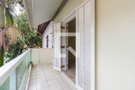 Casa à venda com 300m², 4 quartos e 6 vagas Casa à venda com 300m², 4 quartos e 6 vagasVaranda da Suíte 1