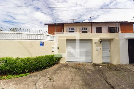 Casa à venda com 300m², 4 quartos e 6 vagas Casa à venda com 300m², 4 quartos e 6 vagasFachada