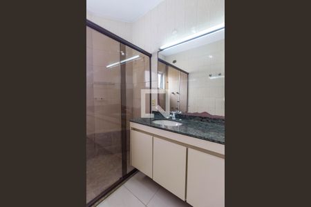 Casa à venda com 300m², 4 quartos e 6 vagas Casa à venda com 300m², 4 quartos e 6 vagasBanheiro da Suíte 1