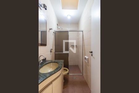 Casa à venda com 300m², 4 quartos e 6 vagas Casa à venda com 300m², 4 quartos e 6 vagasBanheiro