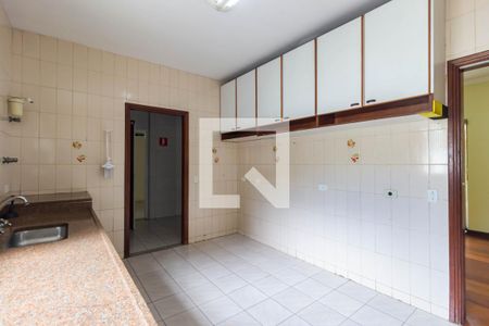 Casa à venda com 300m², 4 quartos e 6 vagas Casa à venda com 300m², 4 quartos e 6 vagasCozinha