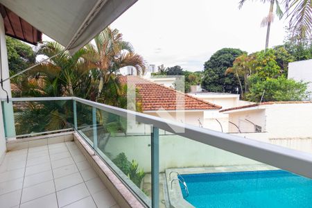Casa à venda com 300m², 4 quartos e 6 vagas Casa à venda com 300m², 4 quartos e 6 vagasVaranda da Suíte 1